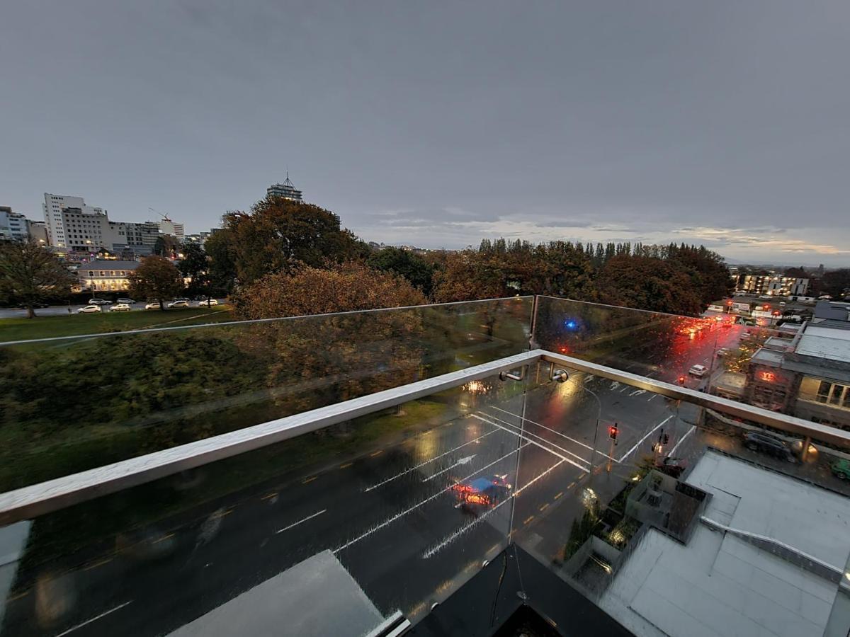 Latimer Loft - Christchurch Holiday Homes Buitenkant foto