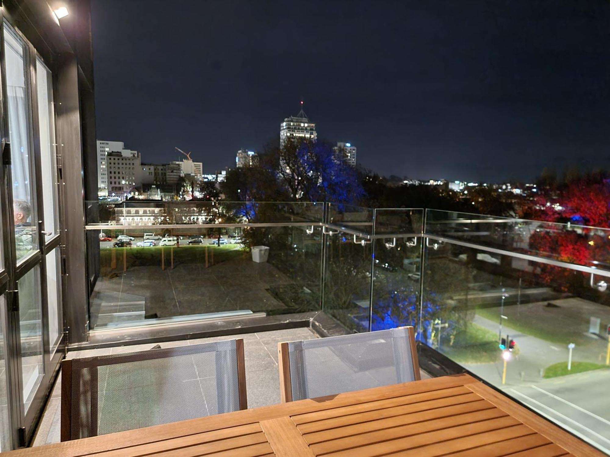Latimer Loft - Christchurch Holiday Homes Buitenkant foto