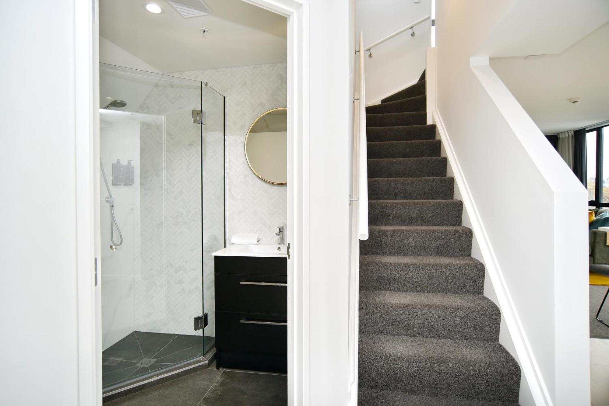 Latimer Loft - Christchurch Holiday Homes Buitenkant foto