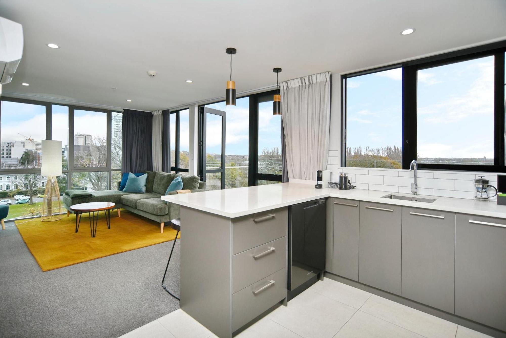 Latimer Loft - Christchurch Holiday Homes Buitenkant foto
