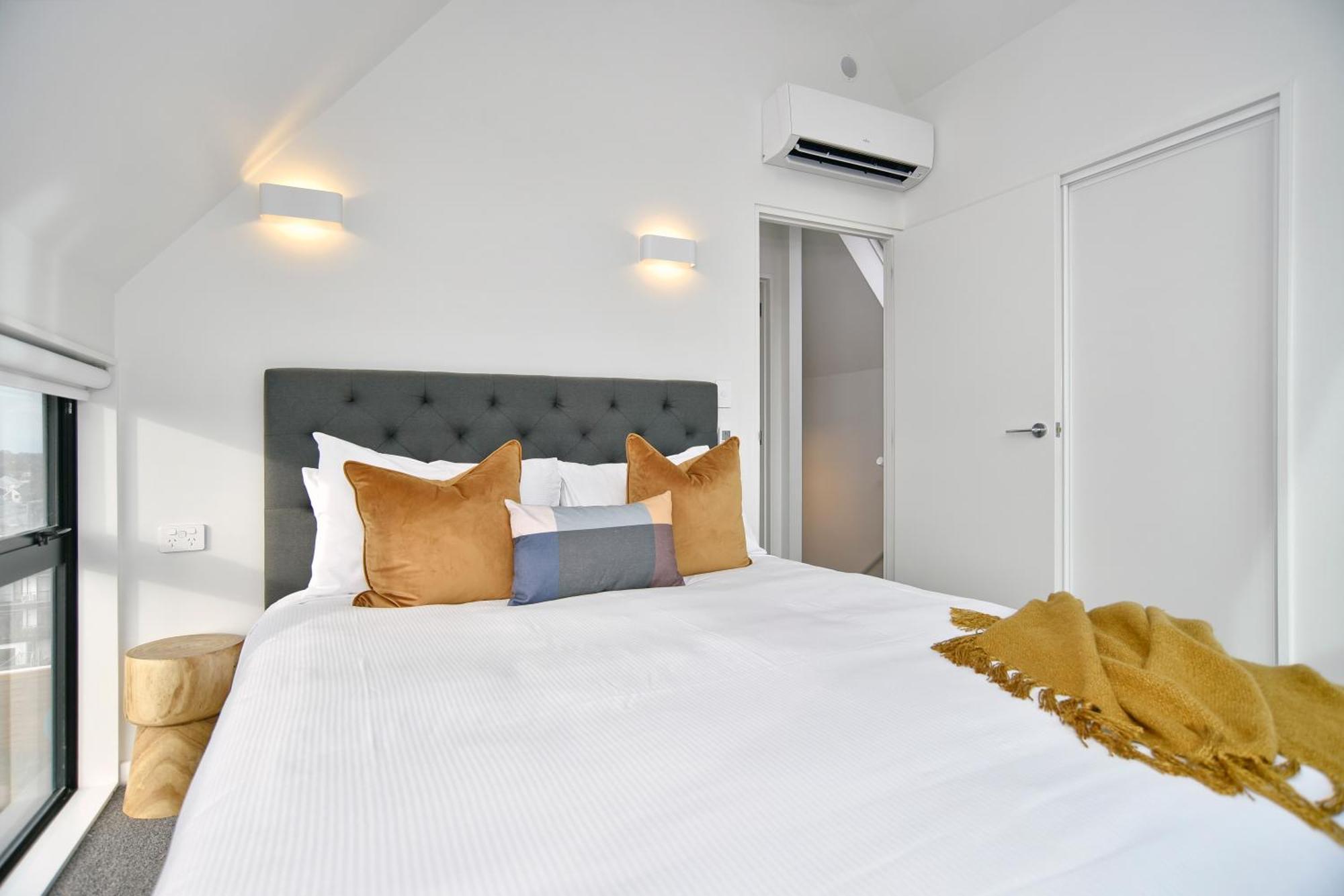 Latimer Loft - Christchurch Holiday Homes Buitenkant foto