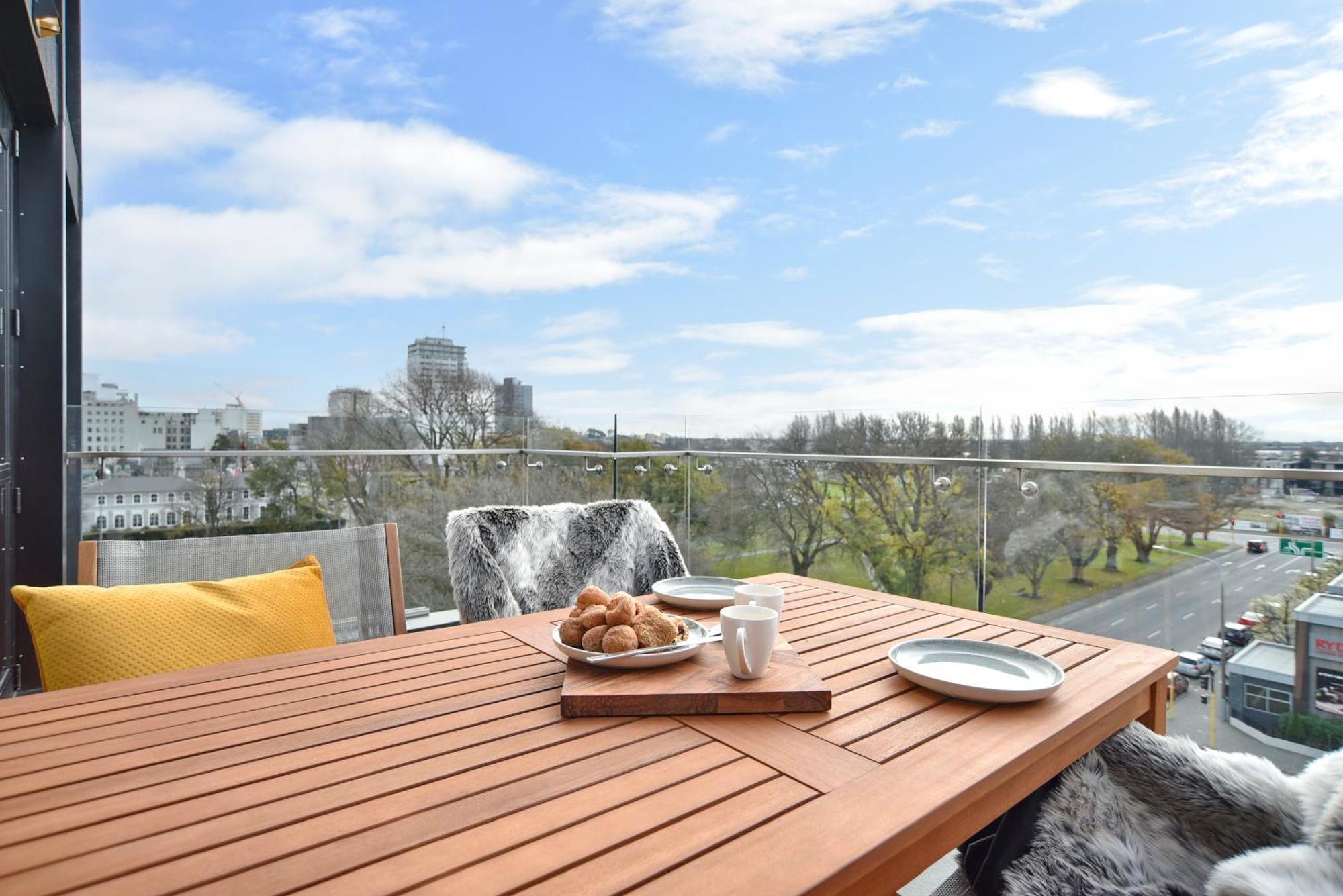 Latimer Loft - Christchurch Holiday Homes Buitenkant foto