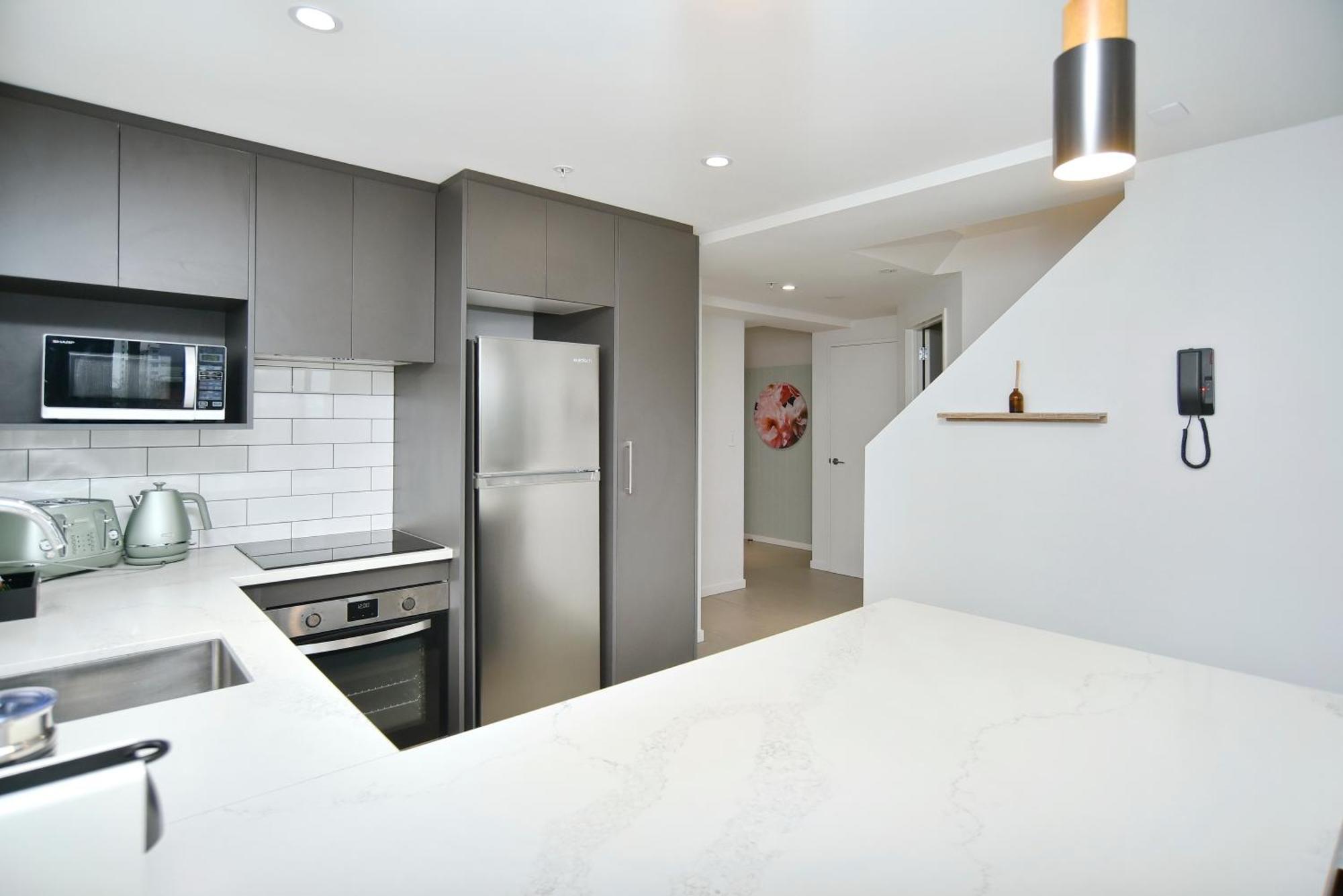 Latimer Loft - Christchurch Holiday Homes Buitenkant foto