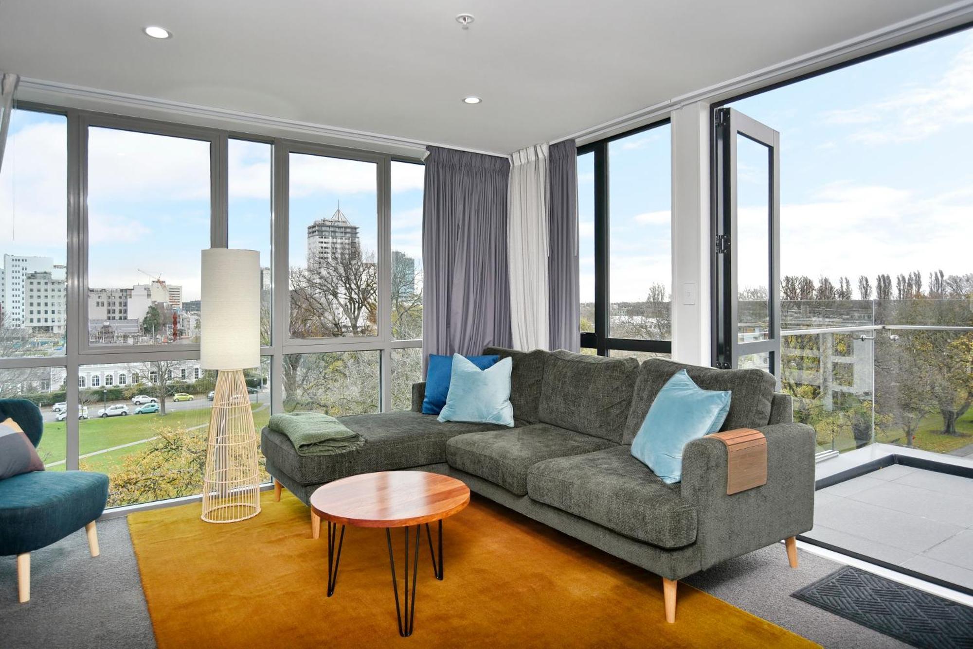 Latimer Loft - Christchurch Holiday Homes Buitenkant foto